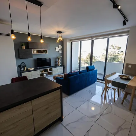 2-bed In With Sea And Country View Lejlighed