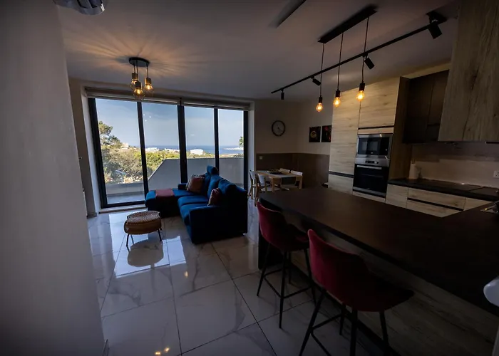 2-bed In With Sea And Country View Appartement *