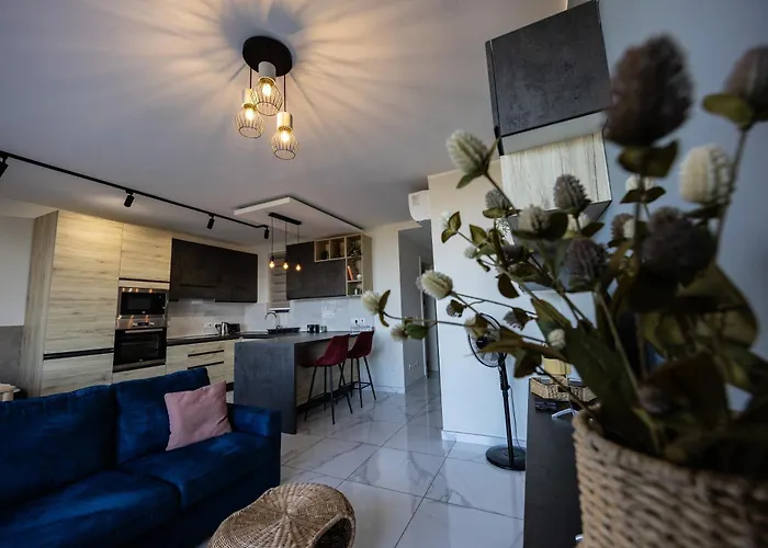 2-bed In With Sea And Country View Appartement *