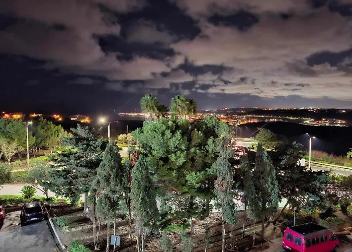 2-bed In With Sea And Country View Appartement *