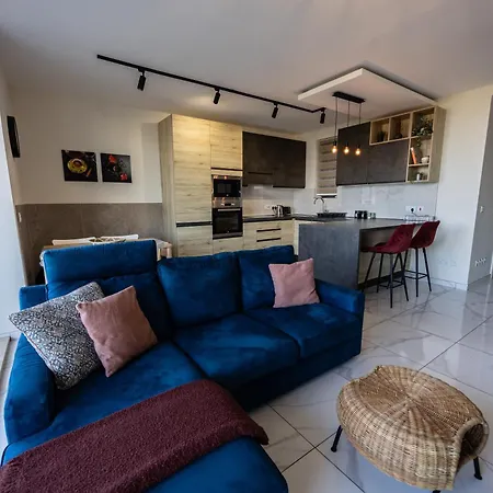 2-bed In With Sea And Country View *