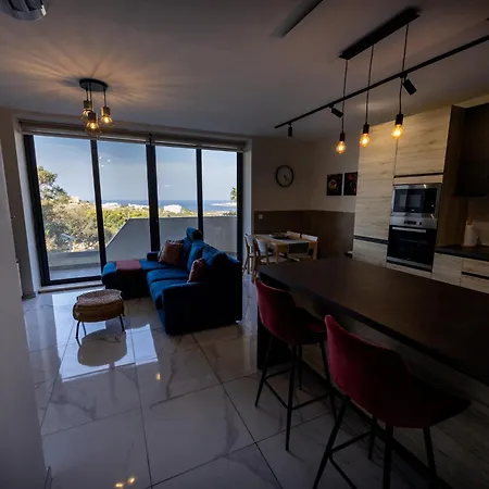 2-bed In With Sea And Country View דירה *