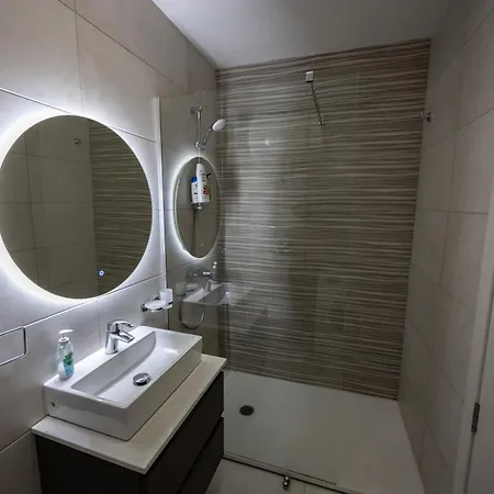 דירה 2-bed In With Sea And Country View